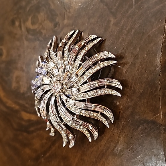 Vintage Hattie Carnegie Rhinestone Brooch - Picture 4 of 5